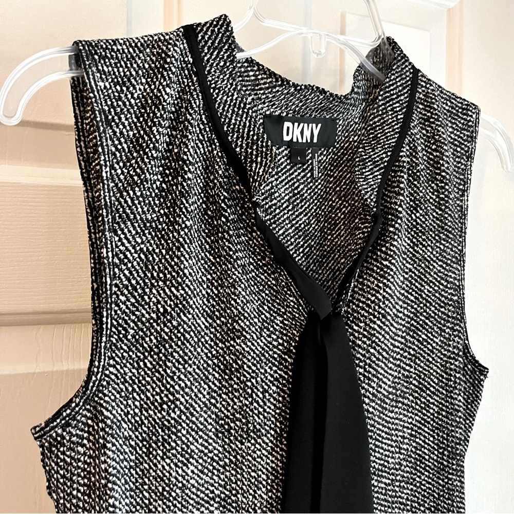 DKNY Deep Dark Blue White Tick Pleated Long Sleeveless Blouse Size M - Picture 2 of 10